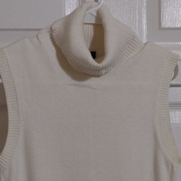 Gap mockneck tank, turtleneck, white, women's size small - Picture 4 of 4